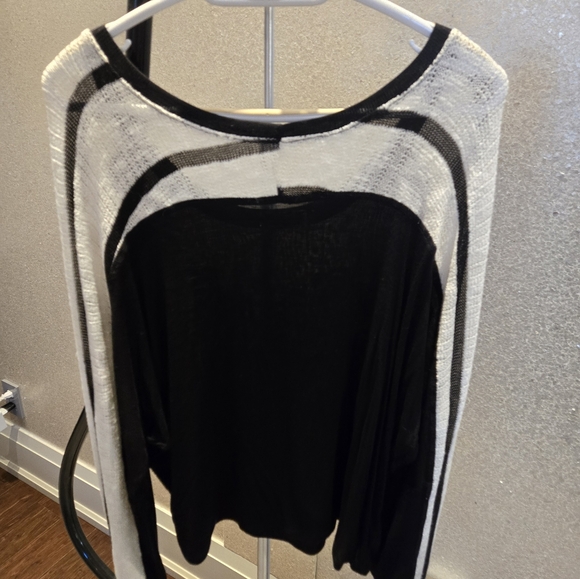 Lauren Moshi sweater size S - Picture 2 of 2